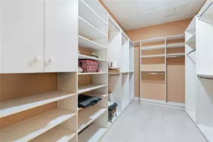 8235 NW 164th St, Miami Lakes, FL 33016 - Photo 11