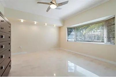 8235 NW 164th St, Miami Lakes, FL 33016 - Photo 13
