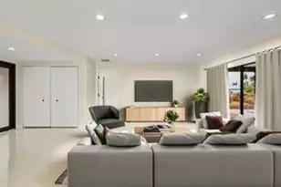 813 SW 52nd St, Cape Coral, FL 33914 - Photo 5