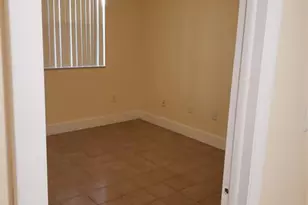 750 NE 199th St, Miami, FL 33179 - Photo 35