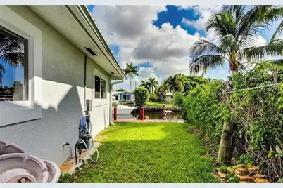 361 SE 9th Ct, Pompano Beach, FL 33060 - Photo 35