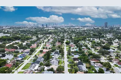 713 SW 4th Ct, Hallandale Beach, FL 33009 - Photo 29