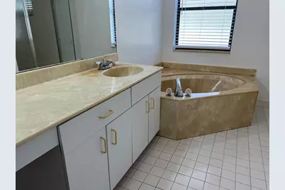 371  Mohawk Ln, Boca Raton, FL 33487 - Photo 9