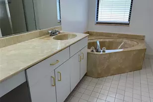 371 Mohawk Ln, Boca Raton, FL 33487 - Photo 9