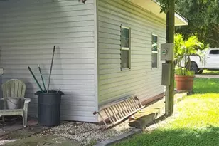 1048 Arvin Ln, Moore Haven, FL 33471 - Photo 5