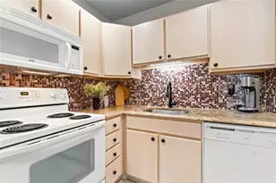 140 Cypress Club Dr, Pompano Beach, FL 33060 - Photo 7