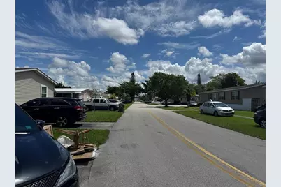 21861 NW 2nd Ct, Pembroke Pines, FL 33029 - Photo 27