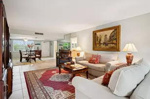 3900 Oaks Clubhouse Dr, Pompano Beach, FL 33069 - Photo 3