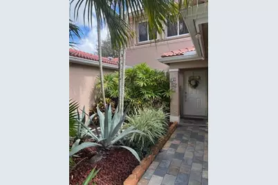 1654 SW 109th Ter, Davie, FL 33324 - Photo 3