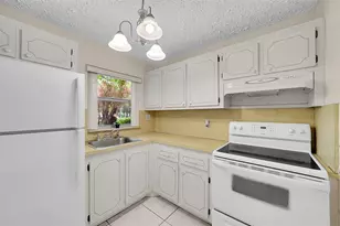 9460 Sunrise Lakes Blvd, Sunrise, FL 33322 - Photo 25