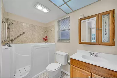 9460  Sunrise Lakes Blvd, Unit #106, Sunrise, FL 33322 - Photo 31