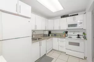 100 Lakeview Dr, Weston, FL 33326 - Photo 9