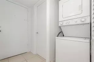 100 Lakeview Dr, Weston, FL 33326 - Photo 23