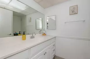 100 Lakeview Dr, Weston, FL 33326 - Photo 13