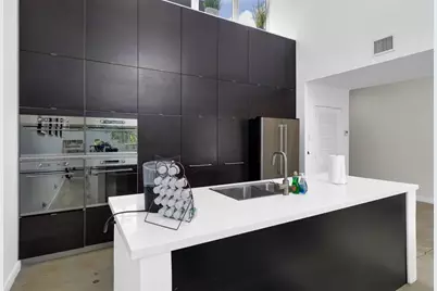 303 SW 9th St, Fort Lauderdale, FL 33315 - Photo 11