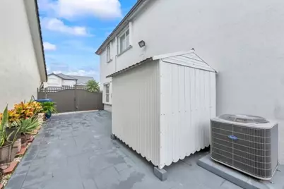 18811 NW 80th Ave, Hialeah, FL 33015 - Photo 45