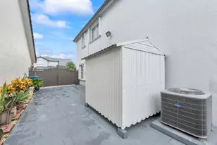 18811 NW 80th Ave, Hialeah, FL 33015 - Photo 45