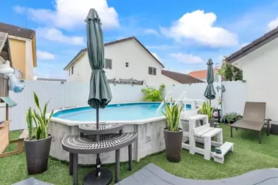 18811 NW 80th Ave, Hialeah, FL 33015 - Photo 43