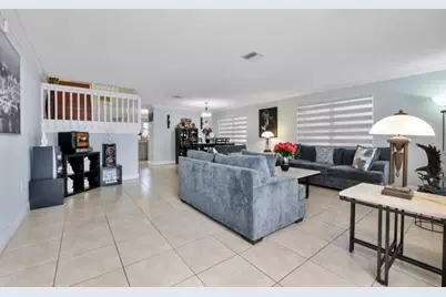 18811 NW 80th Ave, Hialeah, FL 33015 - Photo 17