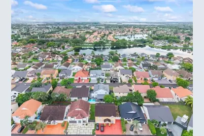 18811 NW 80th Ave, Hialeah, FL 33015 - Photo 11