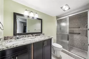 404 Richmond A, Deerfield Beach, FL 33442 - Photo 9