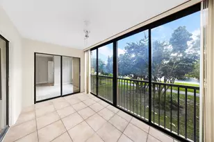 2202 S Cypress Bend Dr, Pompano Beach, FL 33069 - Photo 9