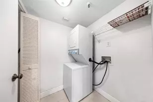 2202 S Cypress Bend Dr, Pompano Beach, FL 33069 - Photo 11