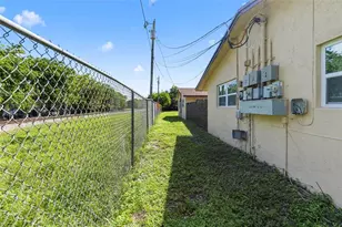 233 NW 12th Ct, Pompano Beach, FL 33060 - Photo 17