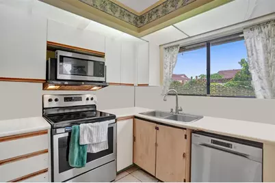 10921 SW 10th Ct, Pembroke Pines, FL 33025 - Photo 17