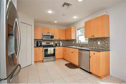 1055  Imperial Lake Rd, West Palm Beach, FL 33413 - Photo 9