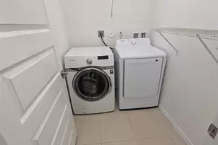 19117 NE 8th Ct, Miami, FL 33179 - Photo 23