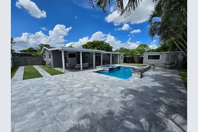 2340 NE 8th Ave, Pompano Beach, FL 33064 - Photo 3