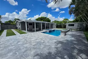 2340 NE 8th Ave, Pompano Beach, FL 33064 - Photo 3