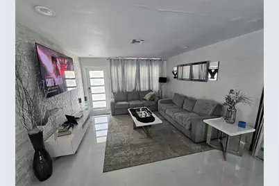 2340 NE 8th Ave, Pompano Beach, FL 33064 - Photo 23