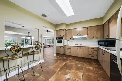 1711 NE 40th Ct, Oakland Park, FL 33334 - Photo 7