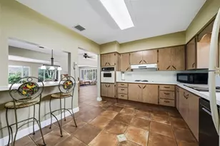 1711 NE 40th Ct, Oakland Park, FL 33334 - Photo 7