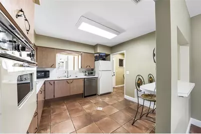 1711 NE 40th Ct, Oakland Park, FL 33334 - Photo 9