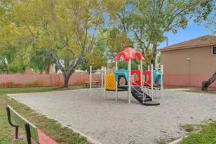 2614 W 65th St, Hialeah, FL 33016 - Photo 37