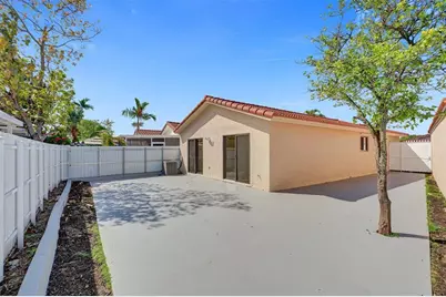2614 W 65th St, Hialeah, FL 33016 - Photo 33