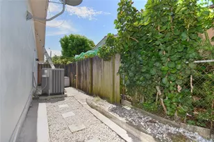 301 SE 12th St, Deerfield Beach, FL 33441 - Photo 37