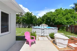 301 SE 12th St, Deerfield Beach, FL 33441 - Photo 29
