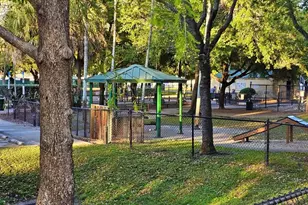 118 NW Royal Park Dr Unit, Oakland Park, FL 33309 - Photo 29