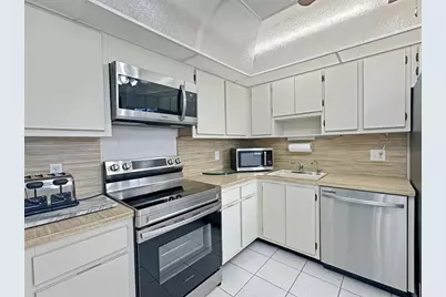 535  Oaks Dr, Unit #504, Pompano Beach, FL 33069 - Photo 11