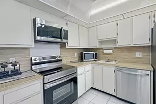 535 Oaks Dr, Pompano Beach, FL 33069 - Photo 11