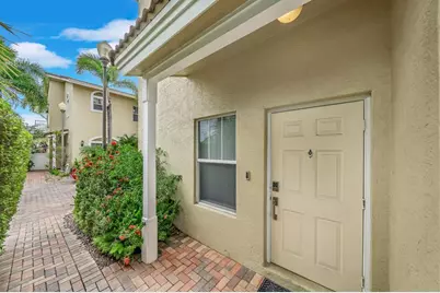 1251 NE 32nd St, Oakland Park, FL 33334 - Photo 3