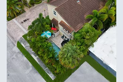 1251 NE 32nd St, Oakland Park, FL 33334 - Photo 15