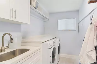 3250  Spanish River Dr, Pompano Beach, FL 33062 - Photo 9