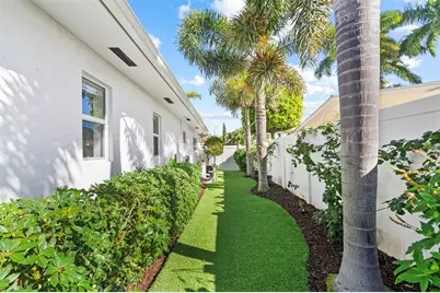 3250  Spanish River Dr, Pompano Beach, FL 33062 - Photo 33