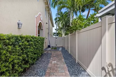 1121 NE 14th Ave, Fort Lauderdale, FL 33304 - Photo 9