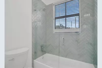 8504 NW 37th Ct, Pembroke Pines, FL 33024 - Photo 23